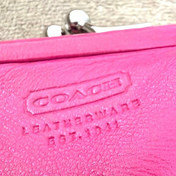 Vintage rare Coach kisslock coin purse hot pink leather from 2000s era - Picture 2 of 7